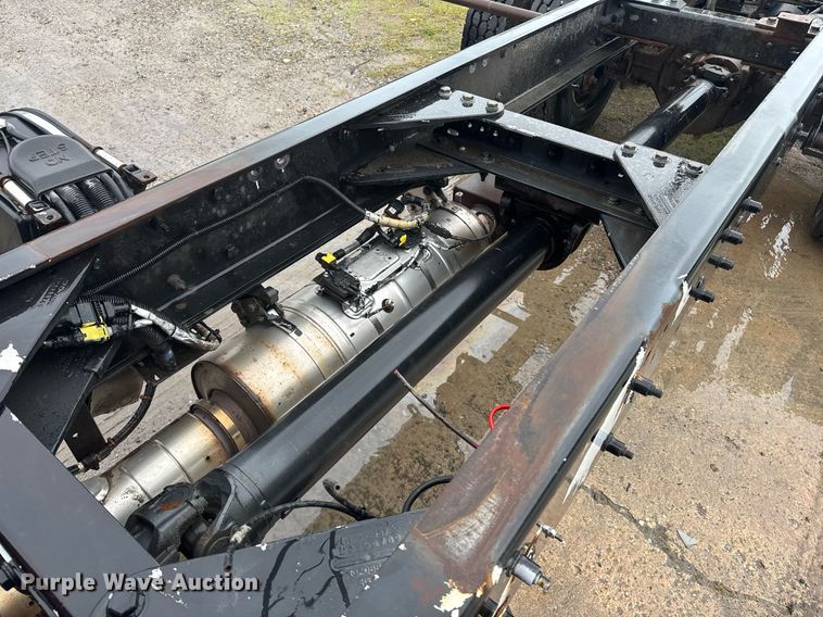 image for item DW1947 2015 Kenworth T370 truck cab and chassis