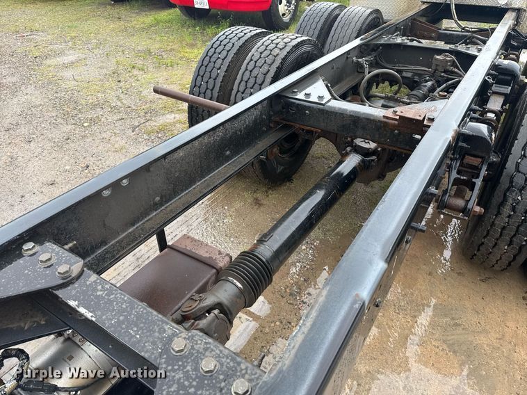 image for item DW1947 2015 Kenworth T370 truck cab and chassis