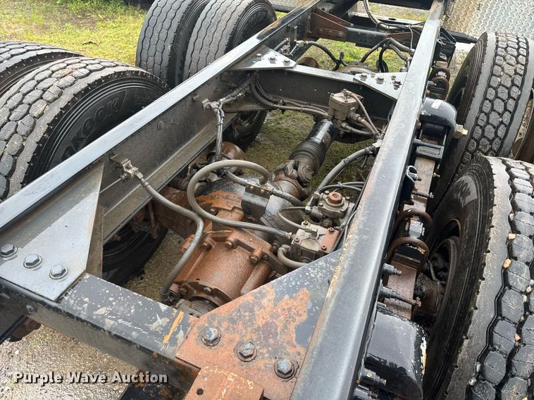 image for item DW1947 2015 Kenworth T370 truck cab and chassis