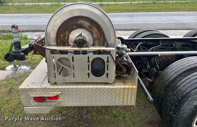 image for item DW1947 2015 Kenworth T370 truck cab and chassis