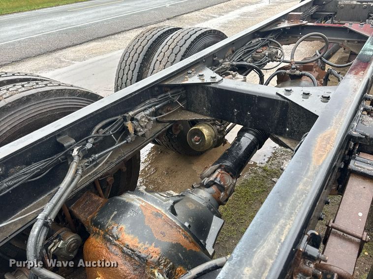 image for item DW1947 2015 Kenworth T370 truck cab and chassis