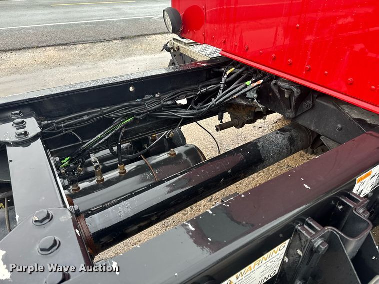 image for item DW1947 2015 Kenworth T370 truck cab and chassis