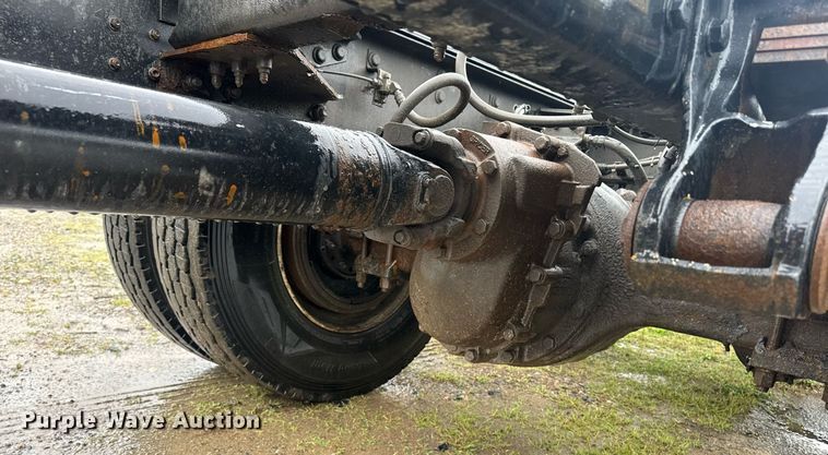 image for item DW1947 2015 Kenworth T370 truck cab and chassis