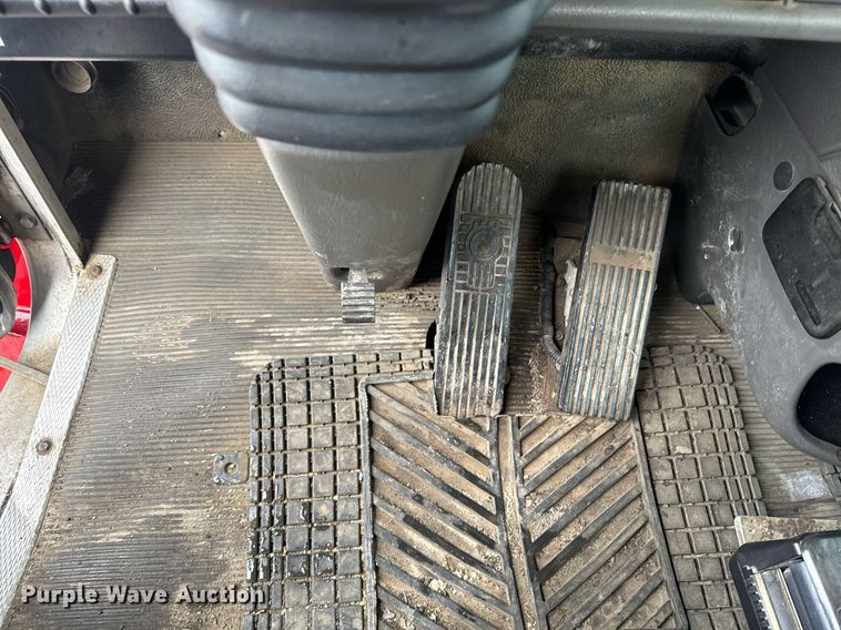 image for item DW1947 2015 Kenworth T370 truck cab and chassis