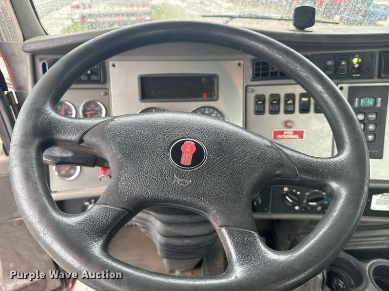 image for item DW1947 2015 Kenworth T370 truck cab and chassis