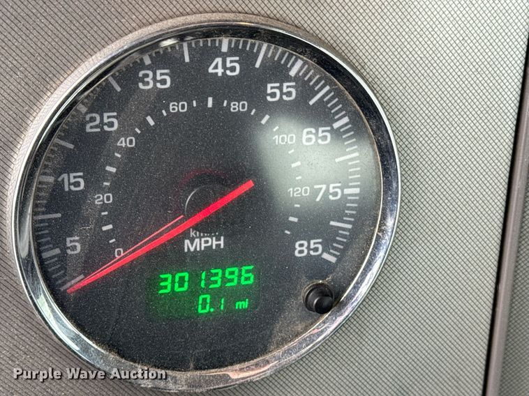 image for item DW1947 2015 Kenworth T370 truck cab and chassis