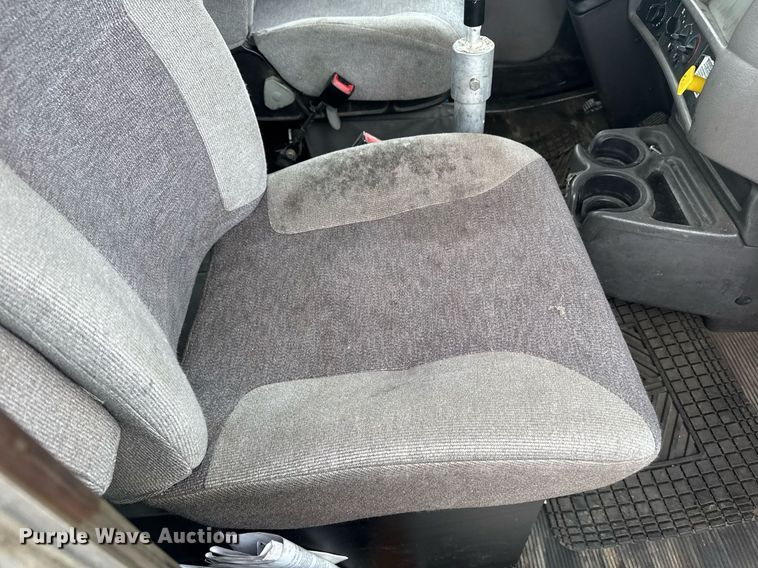 image for item DW1947 2015 Kenworth T370 truck cab and chassis