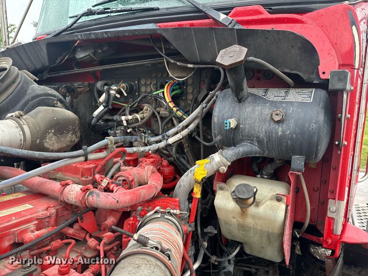 image for item DW1947 2015 Kenworth T370 truck cab and chassis