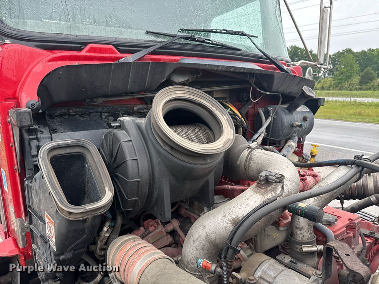 image for item DW1947 2015 Kenworth T370 truck cab and chassis