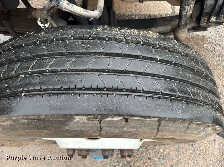 image for item DW1947 2015 Kenworth T370 truck cab and chassis