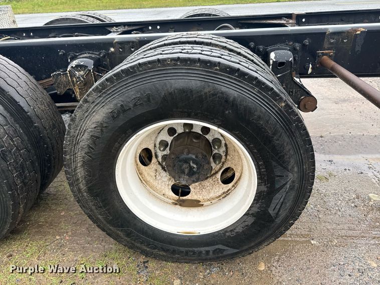 image for item DW1947 2015 Kenworth T370 truck cab and chassis