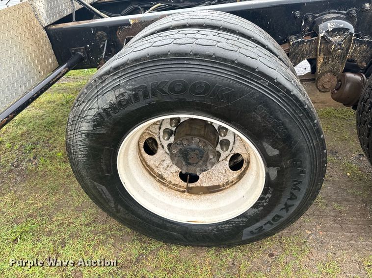 image for item DW1947 2015 Kenworth T370 truck cab and chassis