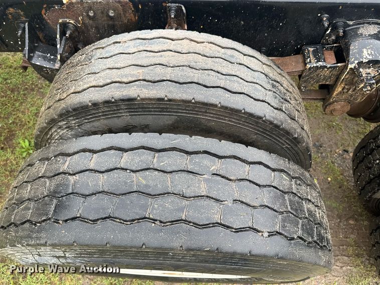 image for item DW1947 2015 Kenworth T370 truck cab and chassis