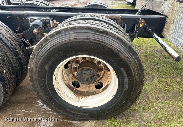 image for item DW1947 2015 Kenworth T370 truck cab and chassis