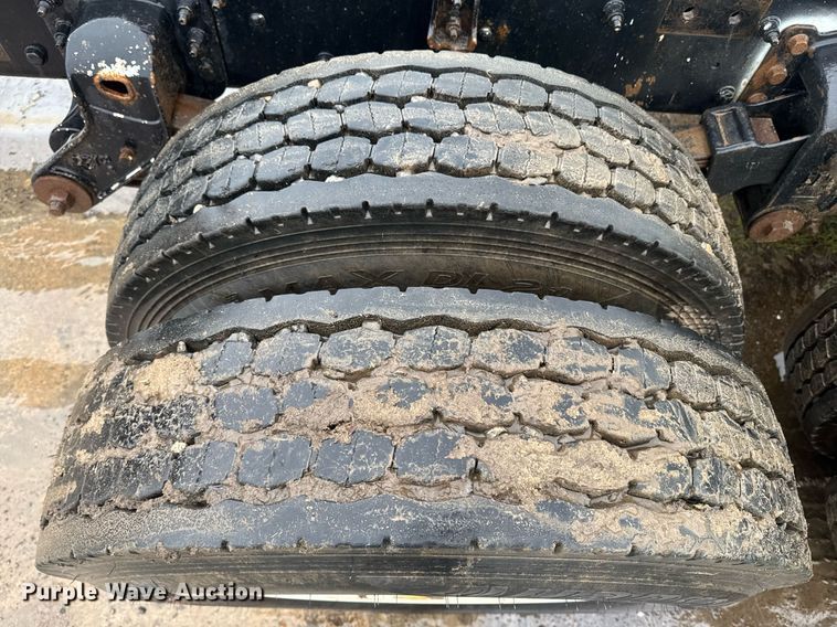 image for item DW1947 2015 Kenworth T370 truck cab and chassis