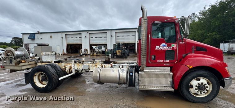 image for item DW1948 2016 Kenworth T370 truck cab and chassis