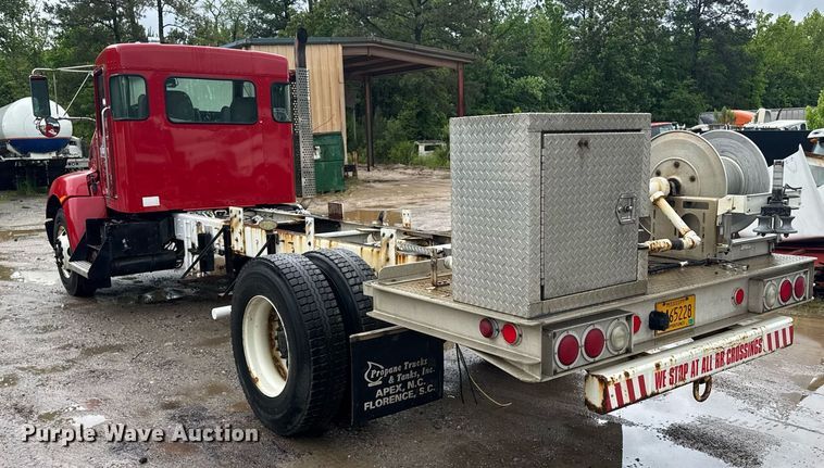 image for item DW1948 2016 Kenworth T370 truck cab and chassis