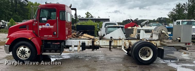 image for item DW1948 2016 Kenworth T370 truck cab and chassis