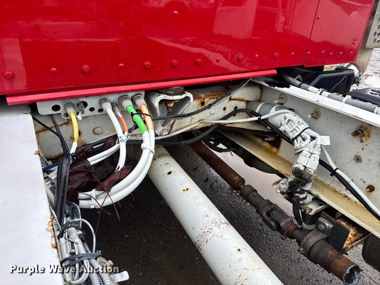 image for item DW1948 2016 Kenworth T370 truck cab and chassis