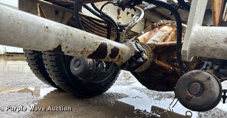 image for item DW1948 2016 Kenworth T370 truck cab and chassis