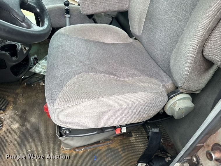 image for item DW1948 2016 Kenworth T370 truck cab and chassis