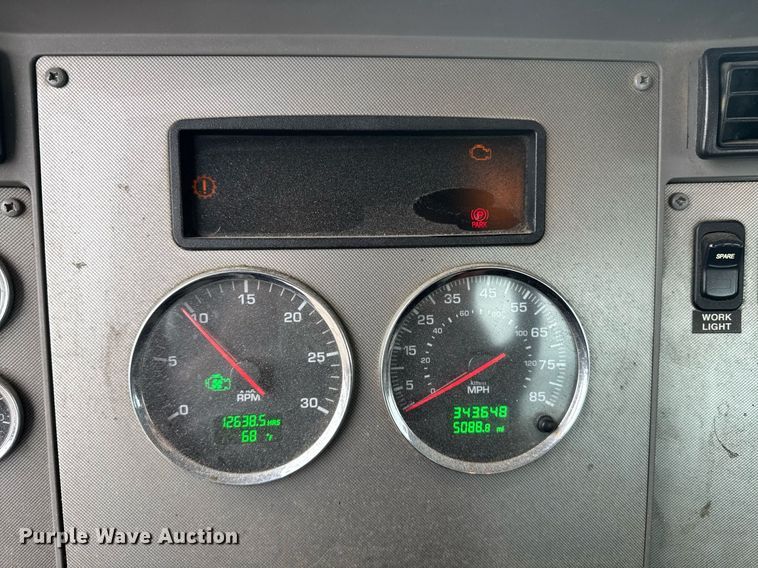 image for item DW1948 2016 Kenworth T370 truck cab and chassis