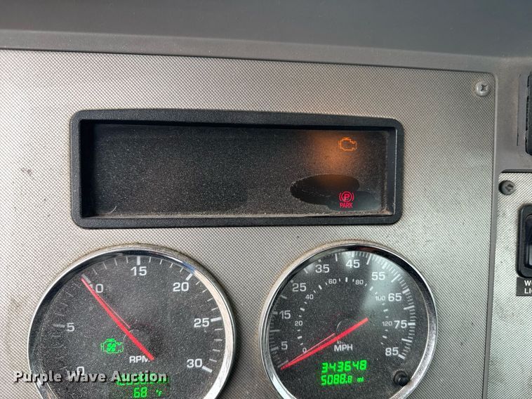 image for item DW1948 2016 Kenworth T370 truck cab and chassis