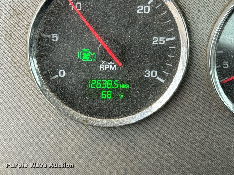 image for item DW1948 2016 Kenworth T370 truck cab and chassis