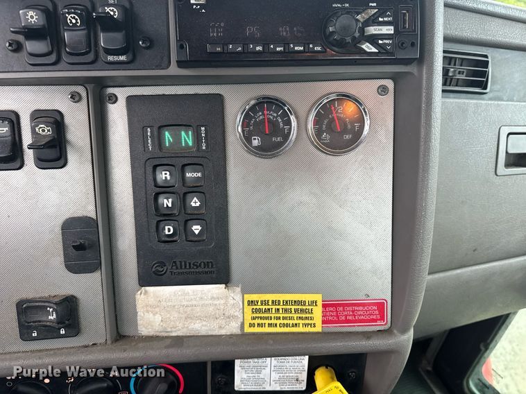 image for item DW1948 2016 Kenworth T370 truck cab and chassis