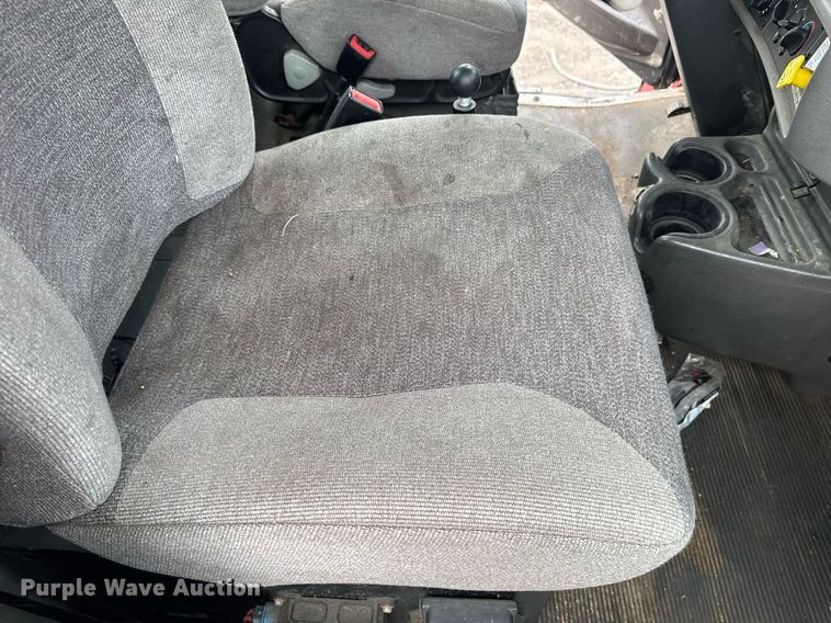 image for item DW1948 2016 Kenworth T370 truck cab and chassis