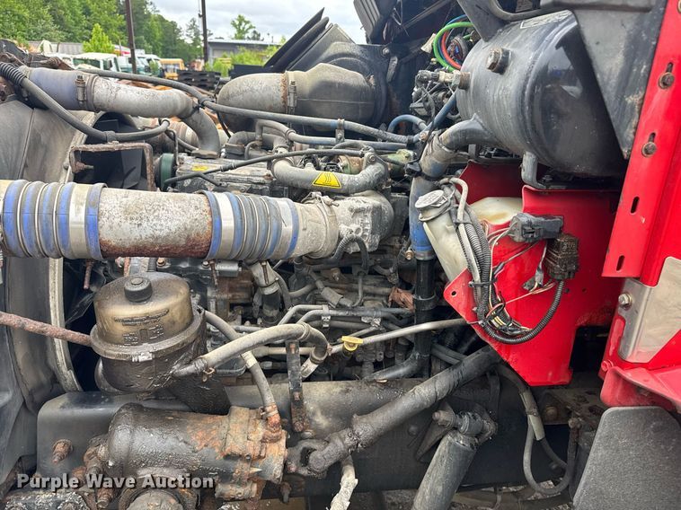 image for item DW1948 2016 Kenworth T370 truck cab and chassis