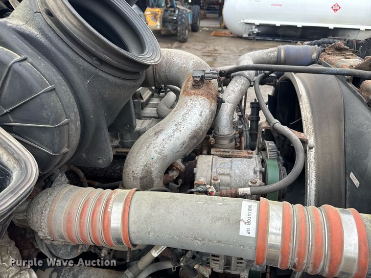 image for item DW1948 2016 Kenworth T370 truck cab and chassis