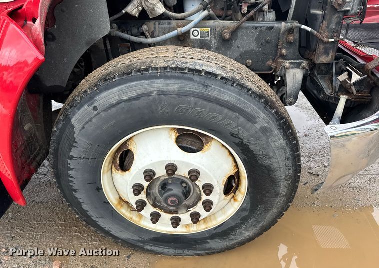 image for item DW1948 2016 Kenworth T370 truck cab and chassis