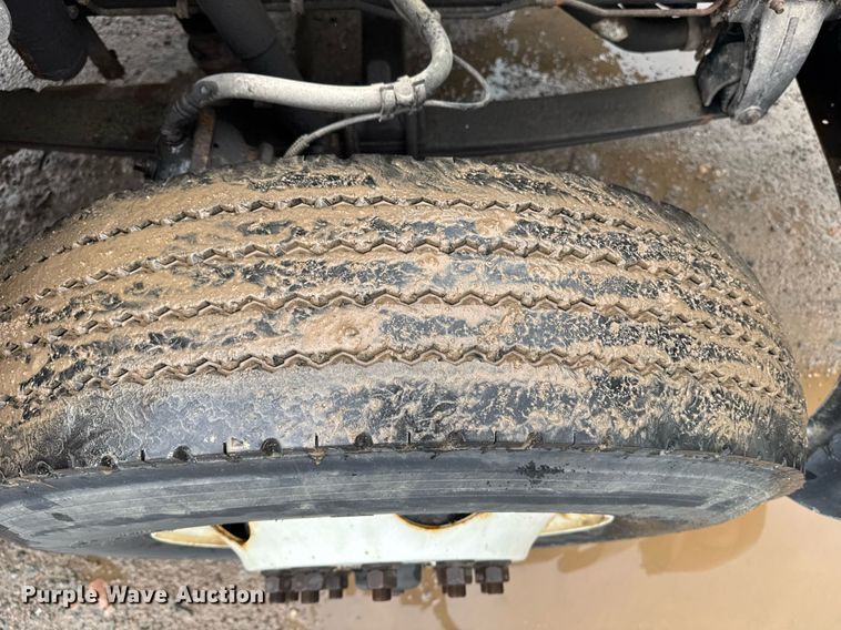 image for item DW1948 2016 Kenworth T370 truck cab and chassis