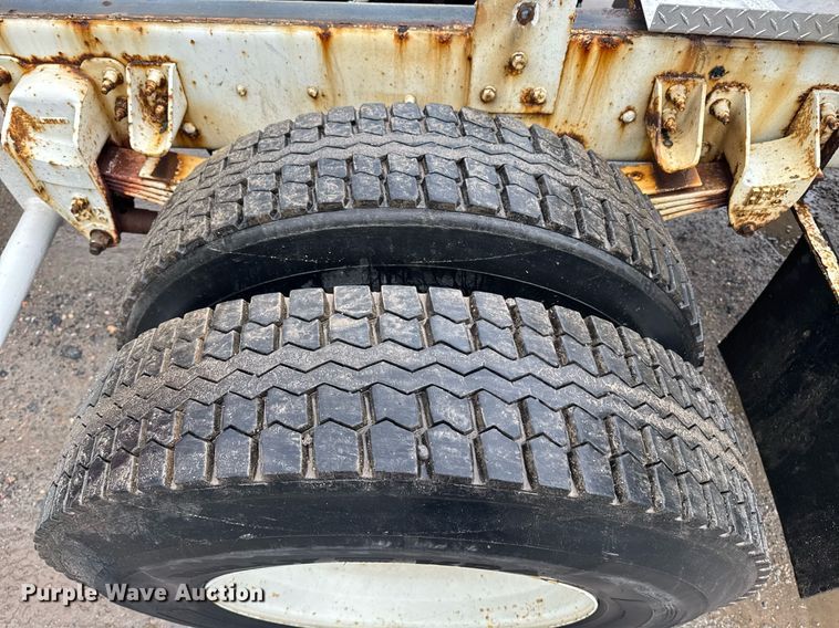 image for item DW1948 2016 Kenworth T370 truck cab and chassis