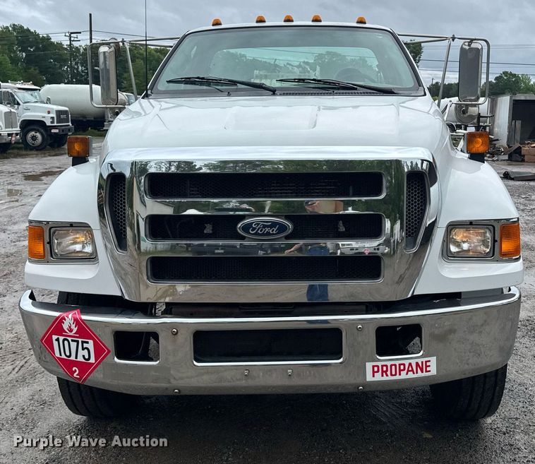 image for item DW1949 2006 Ford F750 Super Duty truck cab and chassis