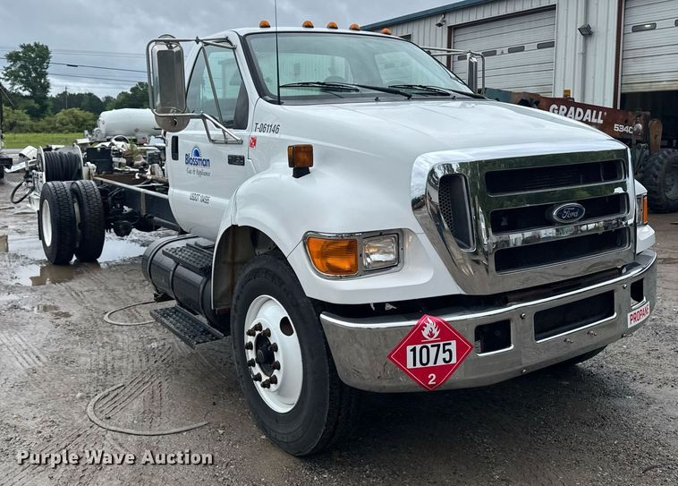 image for item DW1949 2006 Ford F750 Super Duty truck cab and chassis