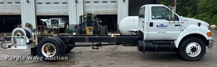image for item DW1949 2006 Ford F750 Super Duty truck cab and chassis