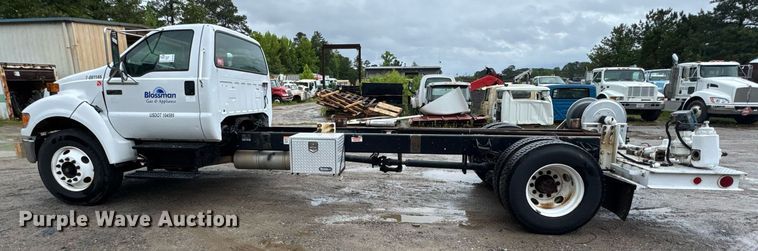 image for item DW1949 2006 Ford F750 Super Duty truck cab and chassis