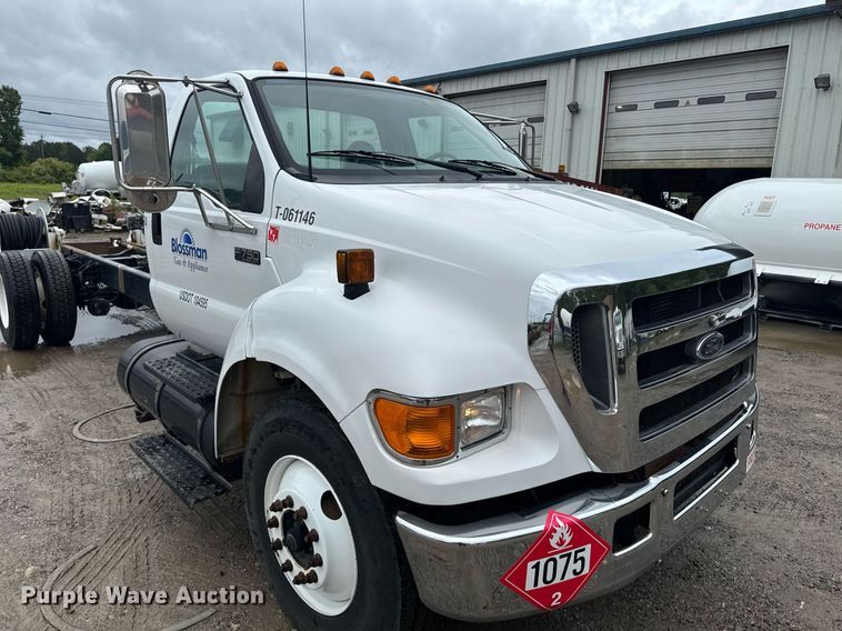image for item DW1949 2006 Ford F750 Super Duty truck cab and chassis