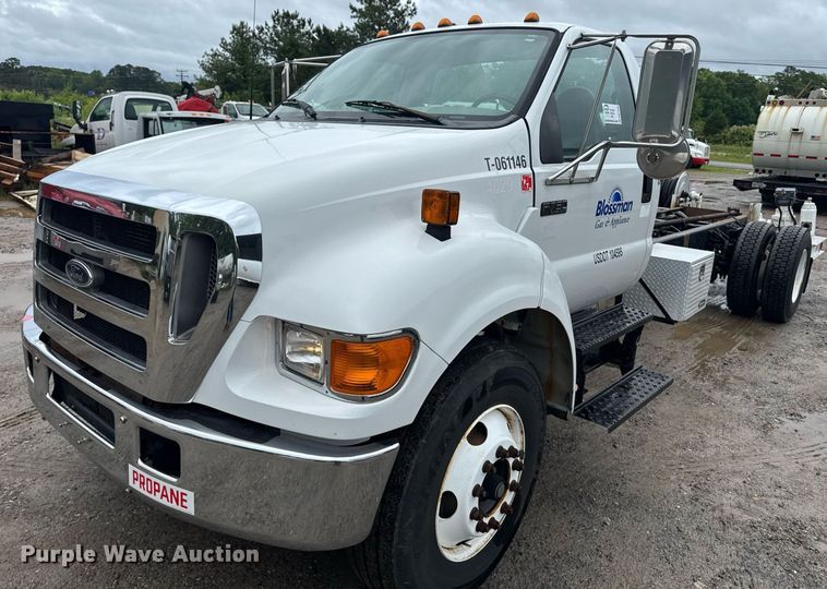 image for item DW1949 2006 Ford F750 Super Duty truck cab and chassis