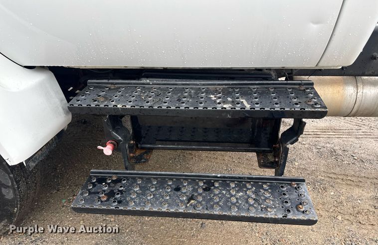 image for item DW1949 2006 Ford F750 Super Duty truck cab and chassis