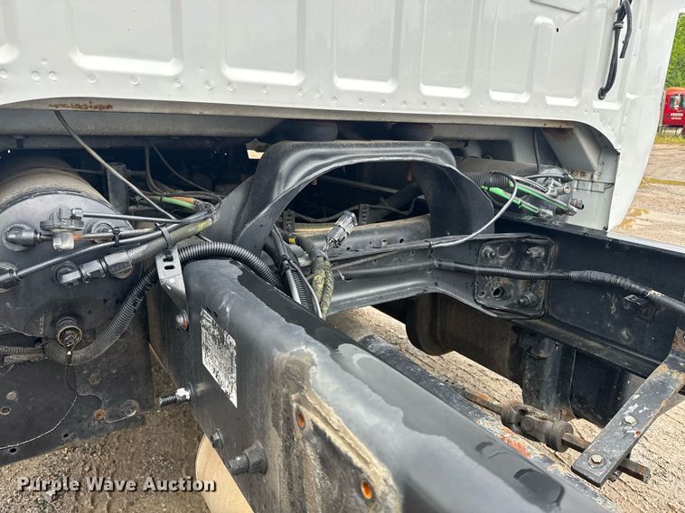 image for item DW1949 2006 Ford F750 Super Duty truck cab and chassis