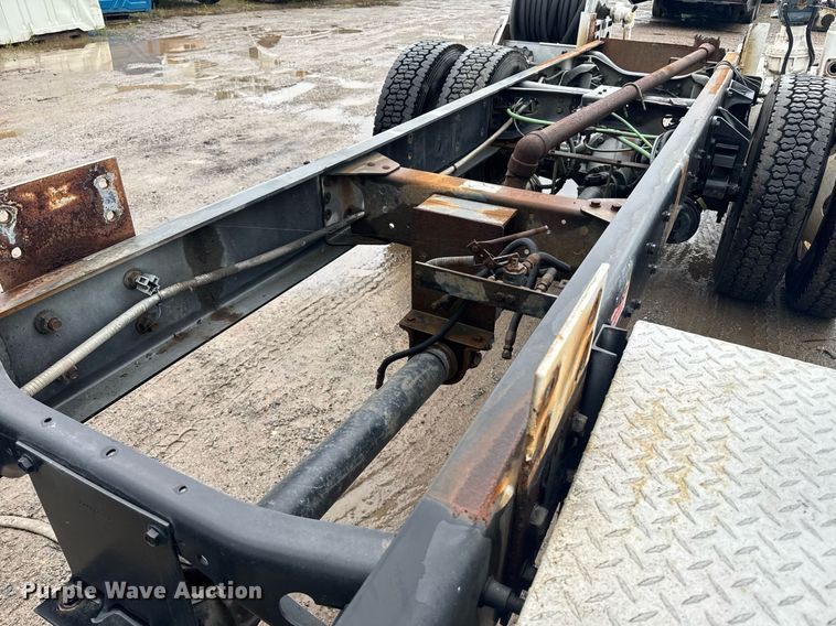 image for item DW1949 2006 Ford F750 Super Duty truck cab and chassis