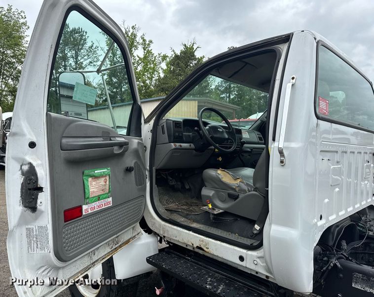image for item DW1949 2006 Ford F750 Super Duty truck cab and chassis