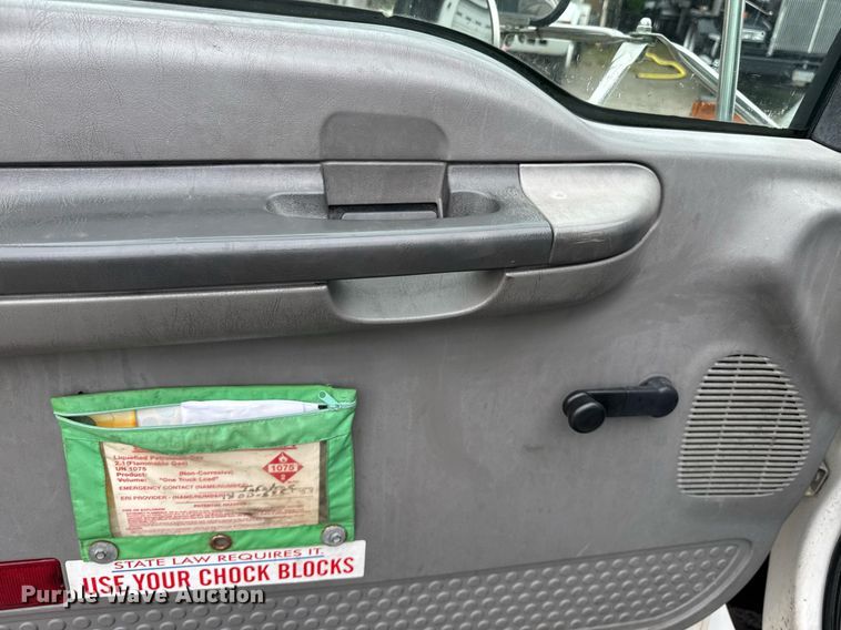 image for item DW1949 2006 Ford F750 Super Duty truck cab and chassis