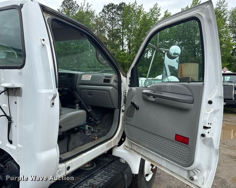 image for item DW1949 2006 Ford F750 Super Duty truck cab and chassis