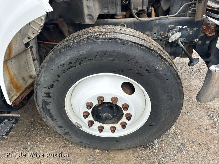 image for item DW1949 2006 Ford F750 Super Duty truck cab and chassis