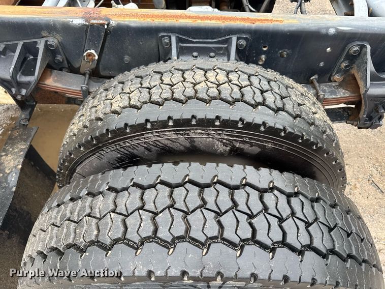 image for item DW1949 2006 Ford F750 Super Duty truck cab and chassis