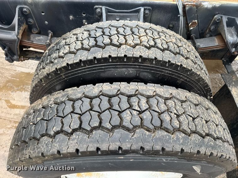 image for item DW1949 2006 Ford F750 Super Duty truck cab and chassis